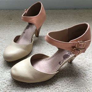 Two-tone vintage-style Mary Jane block heels